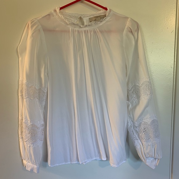 White blouse - Picture 1 of 2